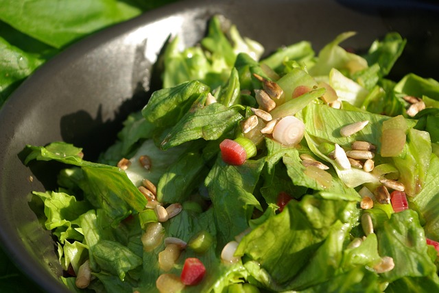 recettes de salades composées pour des repas légers et gourmands