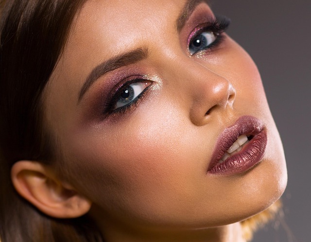 Quel est le meilleur fixateur de maquillage pour peau grasse en 2025 ?