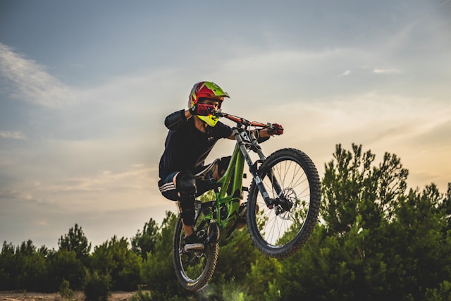 Les accessoires incontournables pour magnifier votre passion du BMX